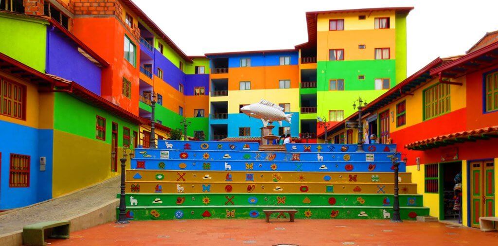 Casas coloridas em Medellín