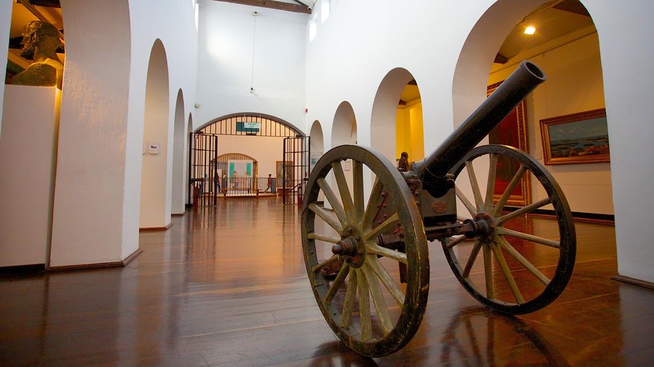 Canhão de época no Museu Nacional da Colômbia em Bogotá