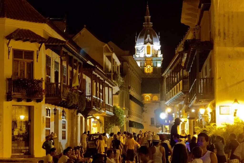 Noite no centro de Cartagena
