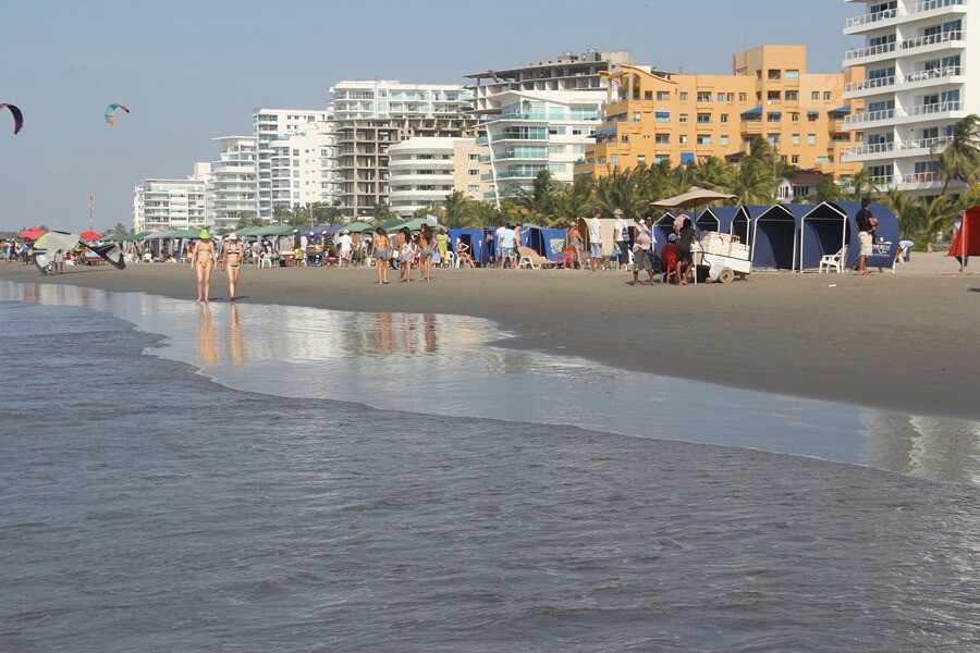 Praia do lado continental de Cartagena