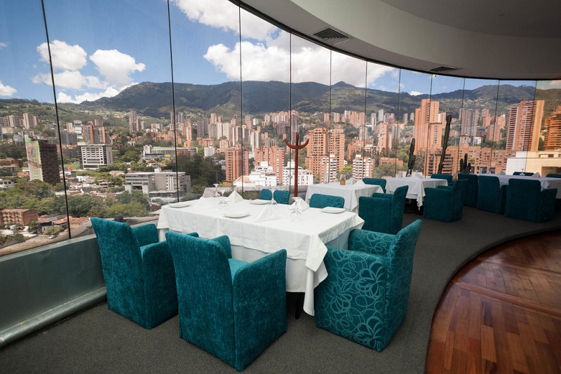 Restaurante com vista de Medellín
