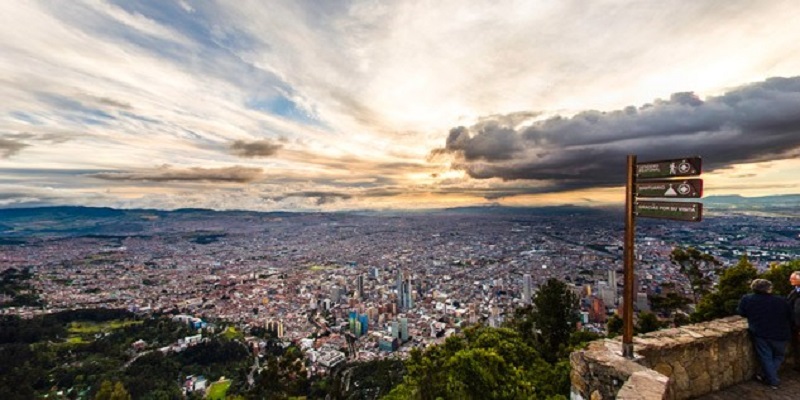 Vista de cima de Monserrate em Bogotá