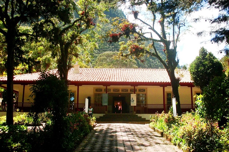 Vista de fora do Museu Casa Quinta de Bolivar em Bogotá