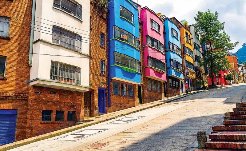 Casas coloridas no bairro de La Macarena em Bogotá