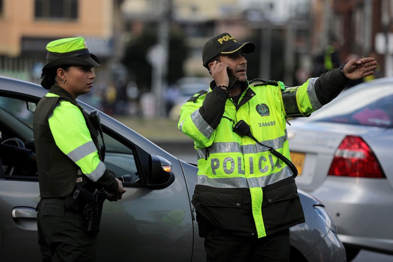 Policiais nas ruas da Colômbia