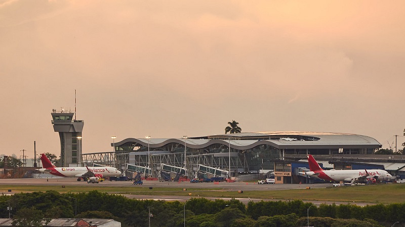 Aeroporto Internacional de Pereira visto de longe