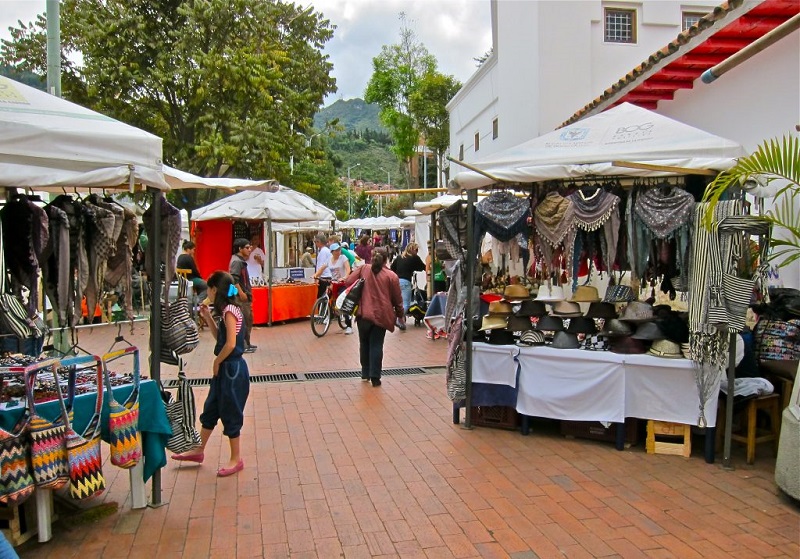 Feira de artesanato no bairro Usaquén em Bogotá