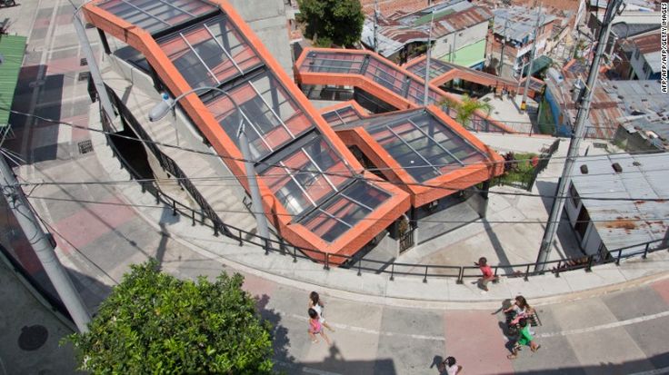 Escaleras Electricas de La Comuna 13 em Medellín