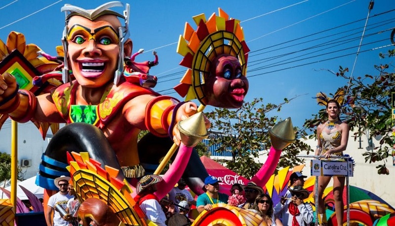 Carro alegórico no Carnaval em Barranquilla na Colômbia