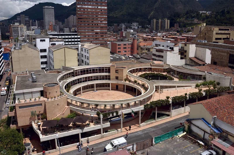 Vista ampla do Centro Cultural Gabriel García Márquez em Bogotá