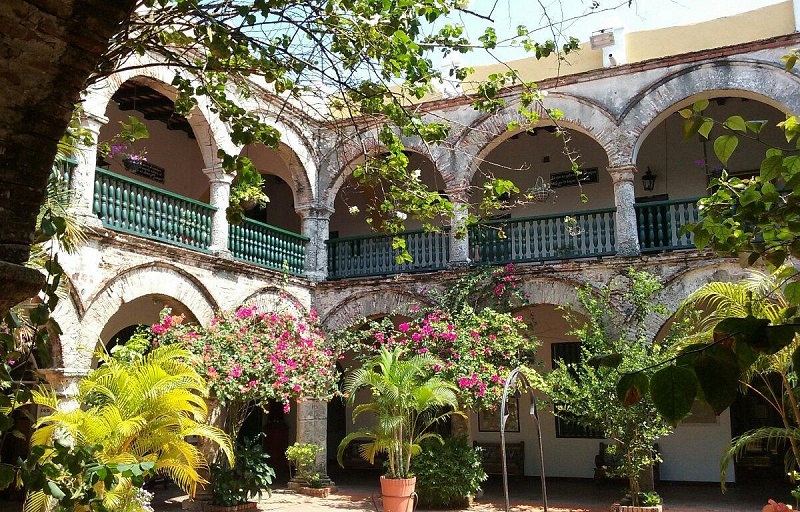 Interior do Convento Santa Cruz de La Popa em Cartagena
