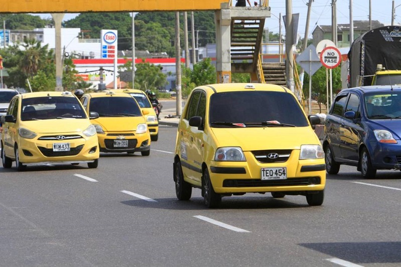 Táxis na rua em Cartagena