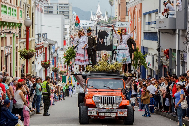 Desfile na Feira Turística de Manizales