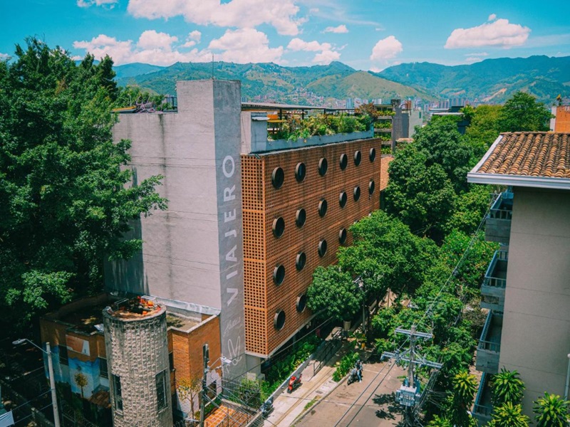 Fachada do Viajero Hostel em Medellín