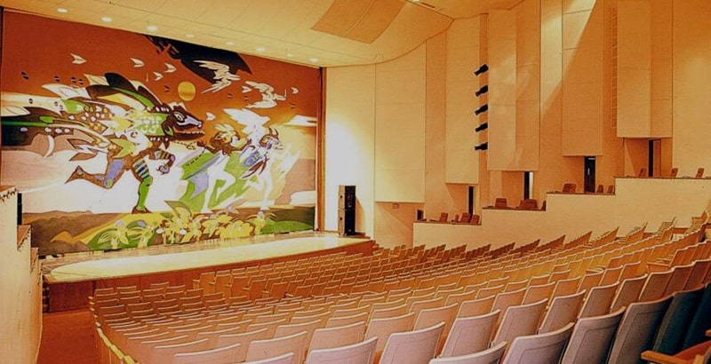 Interior do teatro Amira de La Rosa em Barranquilla