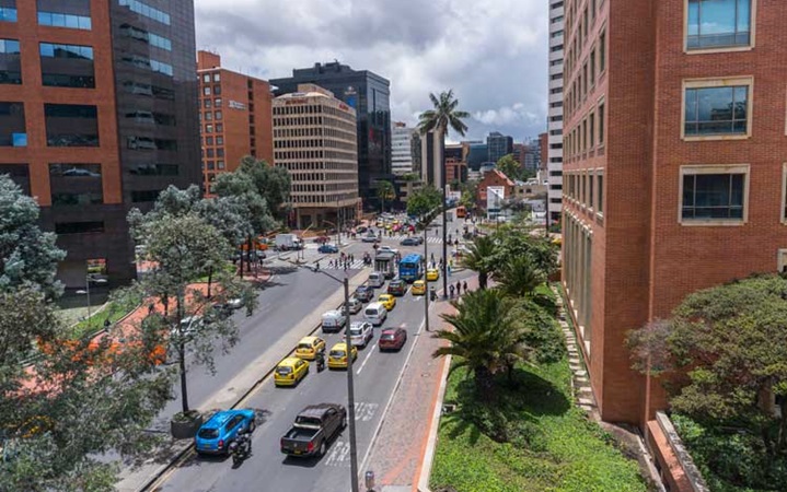 Como alugar um carro bom e barato em Bogotá?