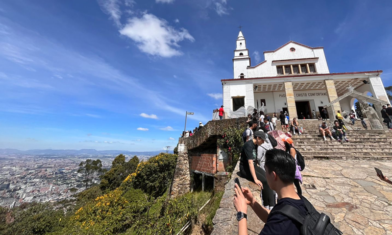 Turistas no Cerro Monserrate em Bogotá